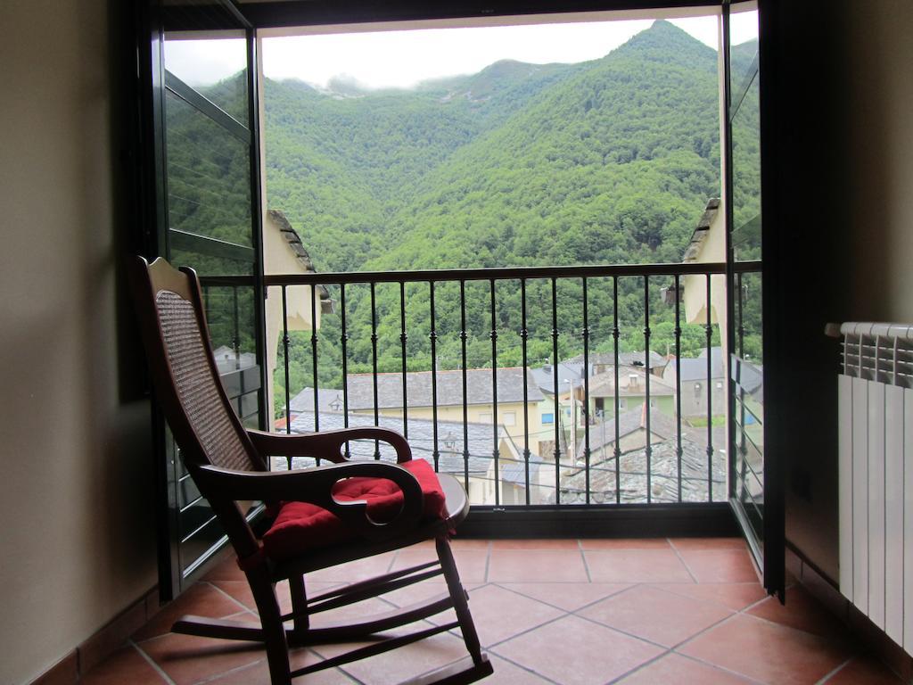 Apartamentos Rurales Casa Baltasar Monasterio De Hermo Zimmer foto
