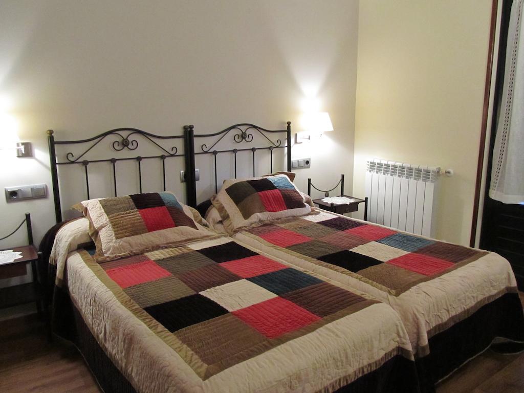 Apartamentos Rurales Casa Baltasar Monasterio De Hermo Zimmer foto