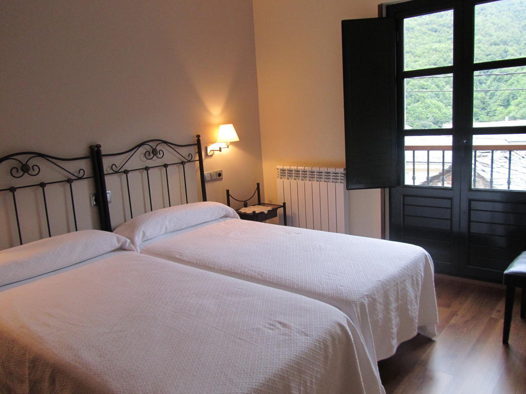 Apartamentos Rurales Casa Baltasar Monasterio De Hermo Zimmer foto