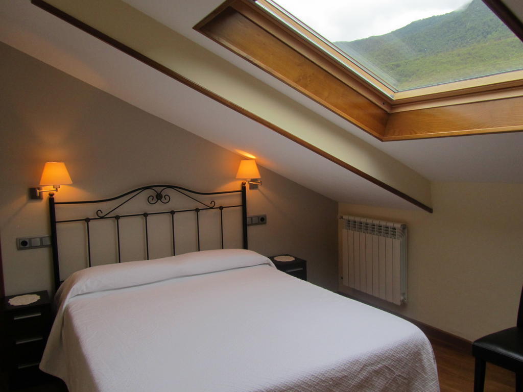 Apartamentos Rurales Casa Baltasar Monasterio De Hermo Zimmer foto