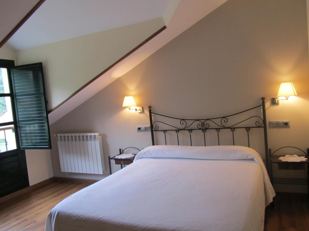 Apartamentos Rurales Casa Baltasar Monasterio De Hermo Zimmer foto