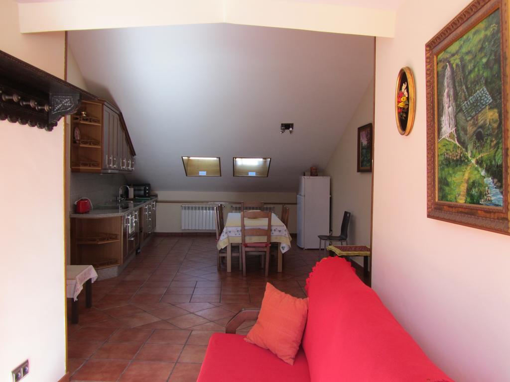 Apartamentos Rurales Casa Baltasar Monasterio De Hermo Exterior foto