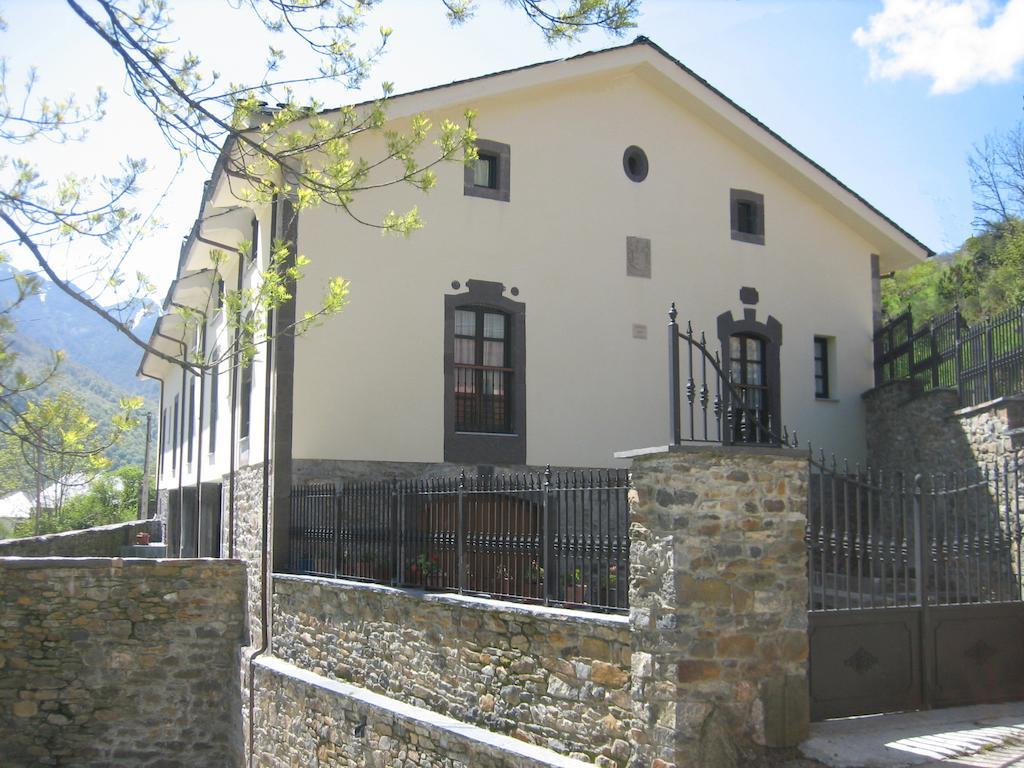Apartamentos Rurales Casa Baltasar Monasterio De Hermo Exterior foto